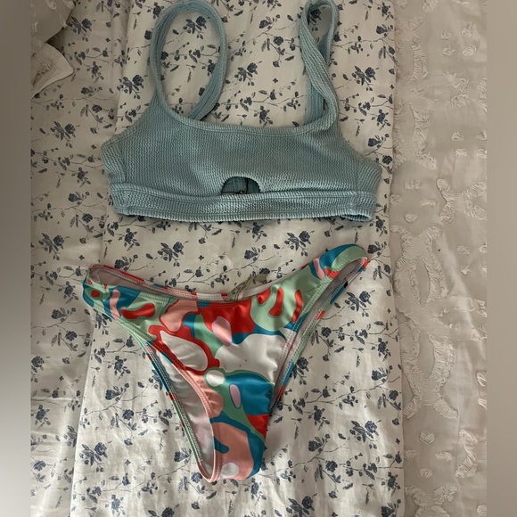 Bathing suits - Picture 5 of 5